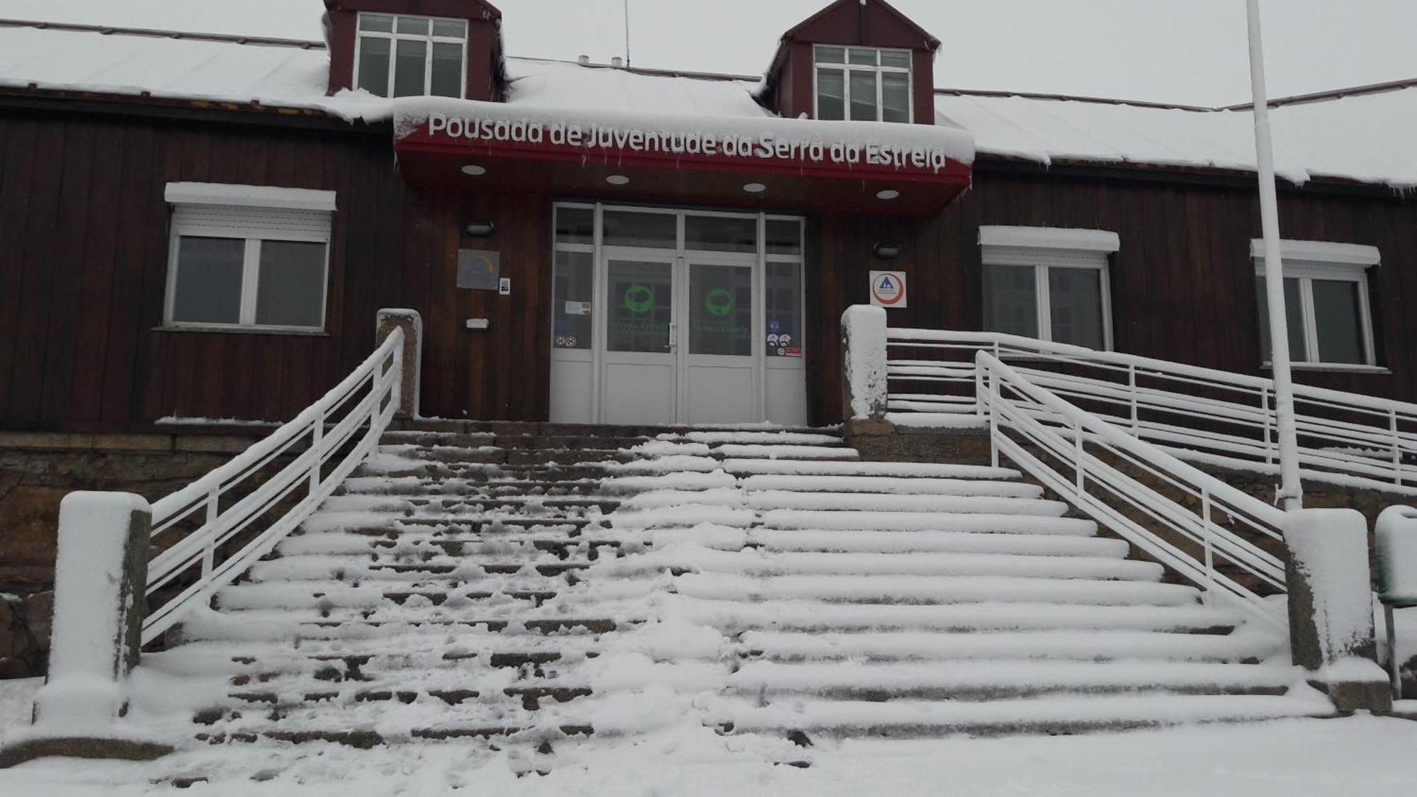 Hi Serra Da Estrela - Pousada De Juventude Пеньяс-да-Сауде Экстерьер фото